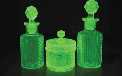 Evaluating antiques using UV light