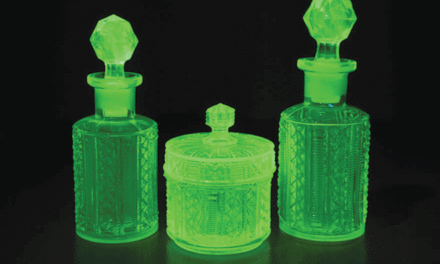 Evaluating antiques using UV light